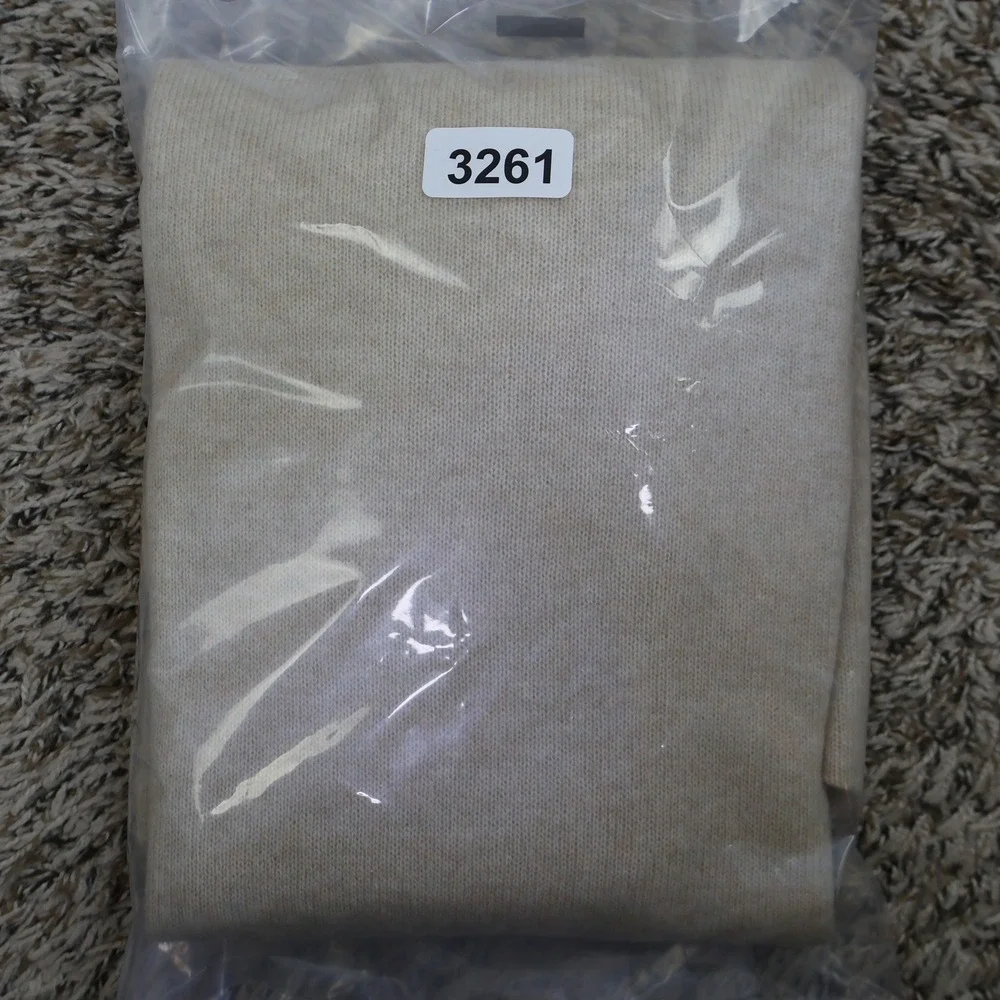 Club Room Luxury V-Neck Cashmere Sweater Small Oatmeal Soft‎ Minimalist Neutral